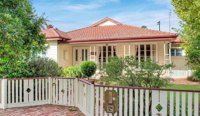 Ayr House - Echuca Holiday Homes