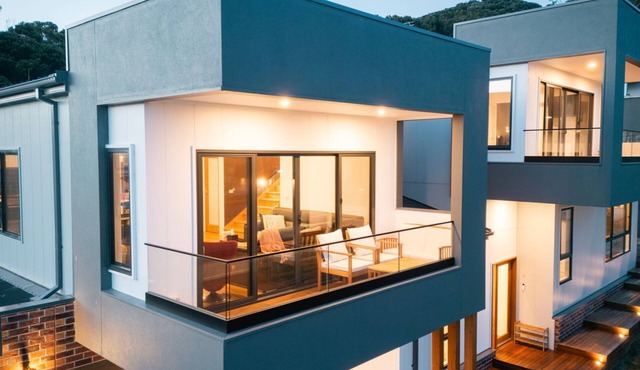 Āyubō - A charming three-story house nestled in the picturesque suburb of Apollo Bay.