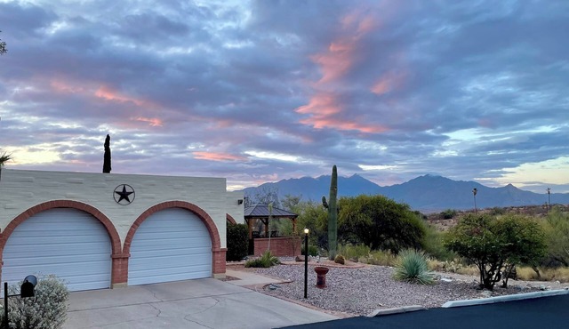AZ Desert Hills II Townhouse, Private with Stunning Mountain View!