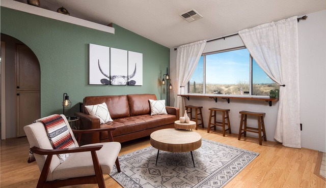 AZ Wine Country Retreat - Desert Views + Hot Tub!