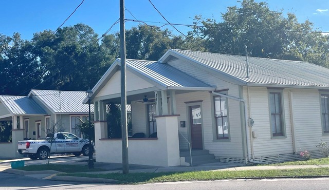 Azalea Cottage – Walk to Riverfront & Downtown, Boat-Friendly Driveway