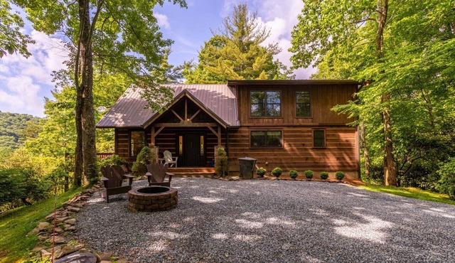 Azalea Hill - Mountain Views, Hot Tub, Pool Table, Ping Pong