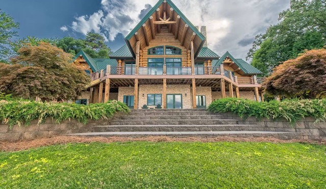 Azalea Retreat- The Lodge by AvantStay | Best View