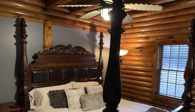Azalea Room w/ Bedroom