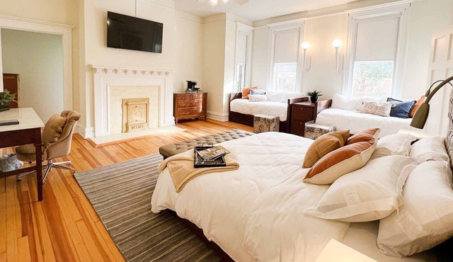 Azalea Suite at Truitt Vanderbilt Club sleeps 6!