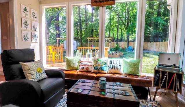 Azaleas Cottage: Pet-Friendly, Close to Coliseum, UNCG, Downtown