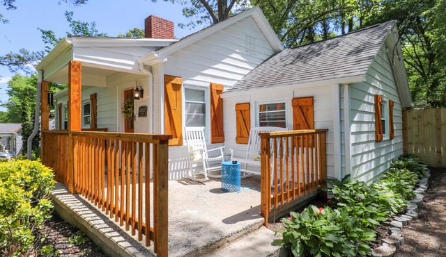 ⭐️Azaleas Cottage⭐️ 🐕🏟️📚🍔🏊‍♀️