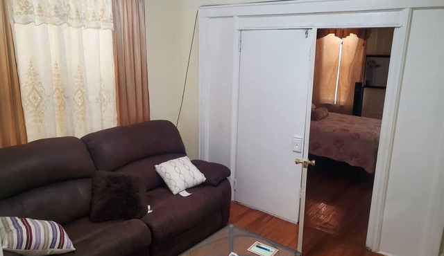 Azarus spacious getaway not far from the airport JFK