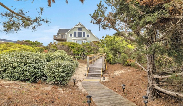 Azohva: 5 Bed/5.5 Bath Oceanfront Home on Caswell Beach with Views of Intracoa