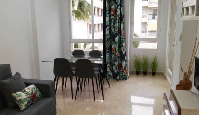 Azul Rentals Albir flat: walk to beach and shops