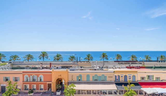 Azur Hideaway -stunning sea view ,Promenade and Cours Saleya