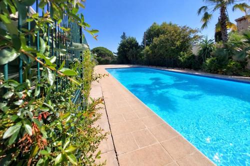 Azur Pool Sea and Sun Parking privé