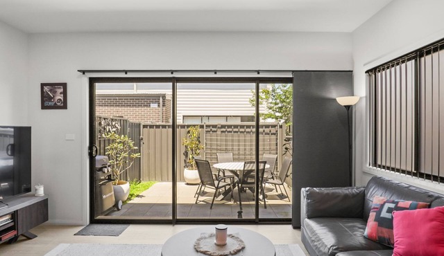 Azure Escape- Walking distance to water & pet friendly!