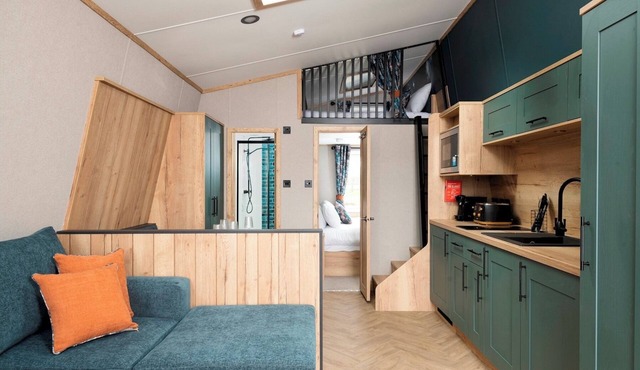 Azure Horizons - Retreat Hot Tub Glamping Pod 02