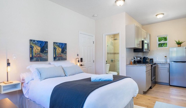 Azure: Mins to Las Olas & Beach, FIFA Perfect