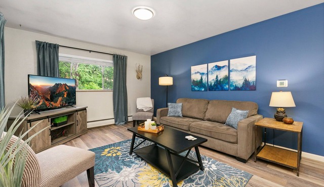 Azure Suite | Walkable Old Town Condo w/Park View