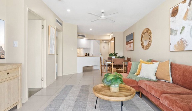 Azureside Apartment Retreat – 5th Floor Stay Near Cairns Esplanade with Pool