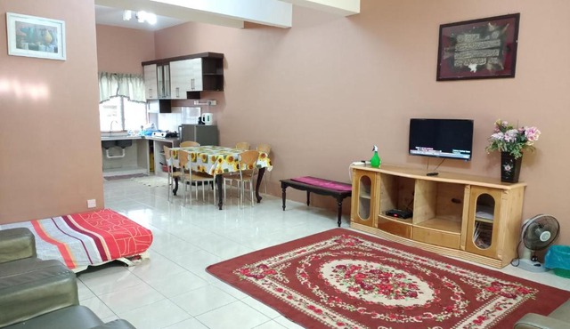 Azzalea Terrace House 4 @ Taman Royal Lily