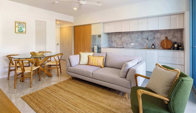 Azzure Beachside Retreat - Pool, Gym & Steam Room