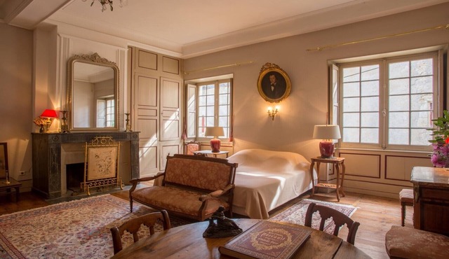 Béarn family suite at Château d'Estrac