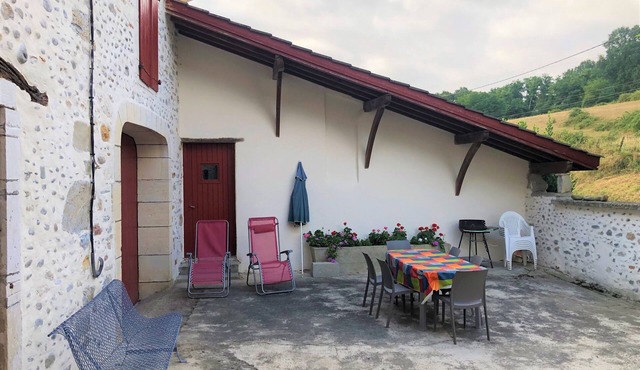 Béarnaise house for holidays or cures in Salies de Béarn. PROMOTION MONTH OF JUL