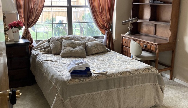 B: 2 BDRM 1 BAw/firepit Sleeps 4 Suite B