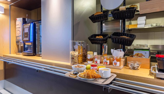 B&B HOTEL CHARTRES Le Forum (1)