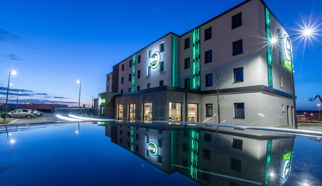 B&B HOTEL Troyes Magasins d'usine