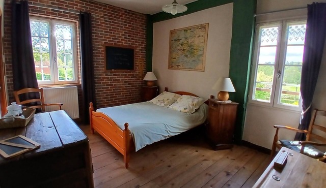 B&B 'Room - L’école' with Shared Terrace & Garden, Wi-Fi