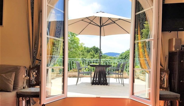 B&B With Charm - Quiet With Kitchen & sw Pool