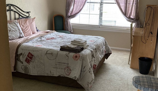 B Cozy in 3 BDRM/1 bath. Sleeps 6 Suite B