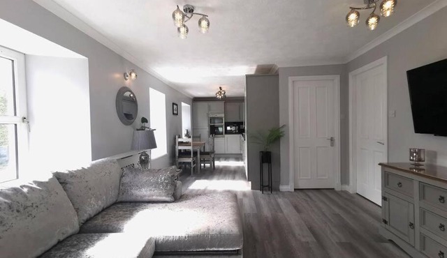 B'Dazzled Flat, Castletown