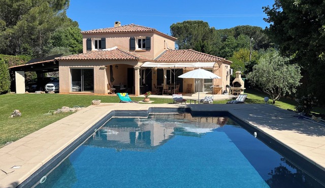 BEAUTIFUL VILLA, PRIVATE SWIMMING POOL, UNDER THE SUN OF PROVENCE, VAR, Provence Verte.