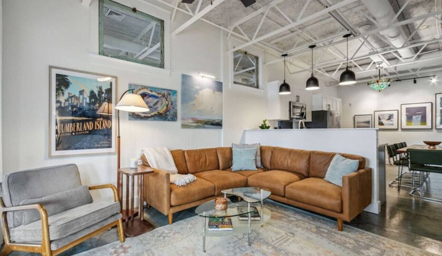 #B Loft Downtown! Huge 2-Bedroom