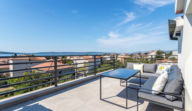 B luxury apt near beach w big terrace & sea view