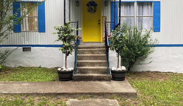 B R Guest BNB