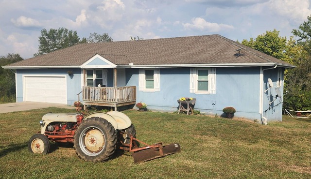 B&S Creekside Retreat - Private 21 acre 2-bedroom 2-bath w/Creek & Trails