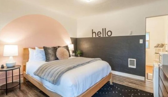 b.welcome #4 Queen bedroom