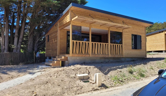 B025 - Quiet 2-bedroom chalet at the gates of the city!