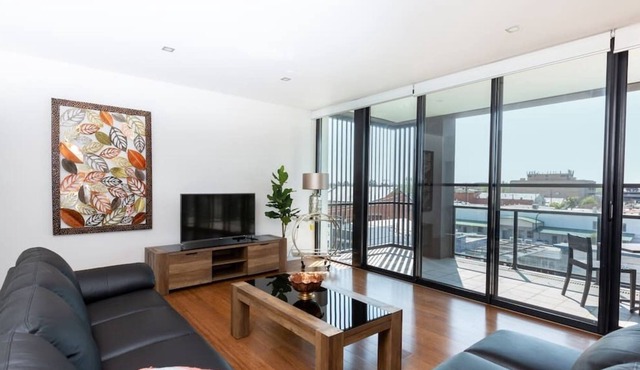 B1/301 1 Flinders St · 4 Bedroom Luxury City Penthouse Apartment