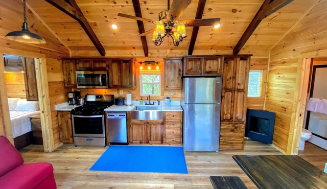 B1 NEW Awesome Tiny Home With A C Mountain Views Minutes to Skiing Hiking Attractions