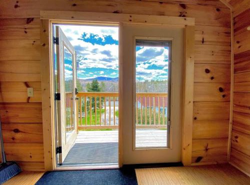 B11 NEW Awesome Tiny Home with AC Mountain Views Minutes to Skiing Hiking Attractions