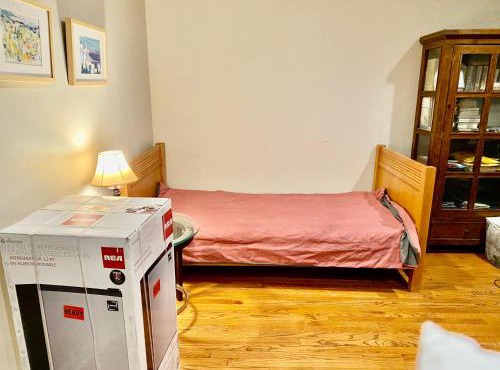 B2 A private room in Naperville downtown with desk and Wi-Fi near everything