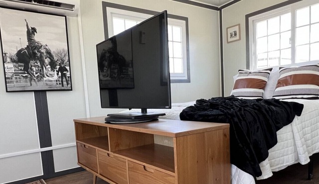 B2: Roomy BoxHouse Away from Home, Monahans, TX