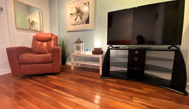 B23~Sunny Terrace+17 Bed/Sofa bed+6 Room+6 Full Bath+Free parking~100 WalkScore