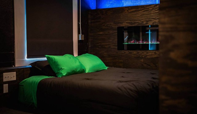 b3 Room2: Brain King Suite