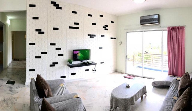 B6 Straits View Private Apartment