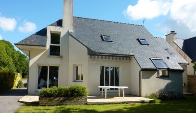 B7009 - VILLA WITH CLOSED GARDEN OF 300M2 1KM FROM THE BEACH OF TREZ TO BENODET