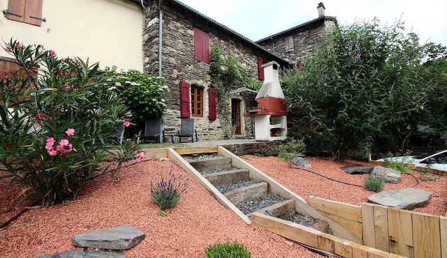 Barbecue terrace - plancha - heated swimming pool - riverside - Cevennes