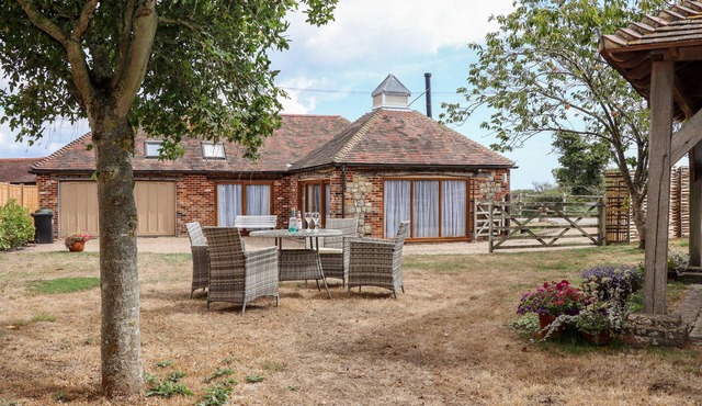 BAA LAMB COTTAGE, family friendly, with open fire in Dymchurch